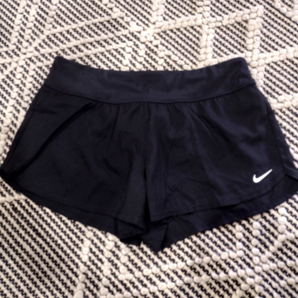 Nike women's shorts - Picture 1 of 4